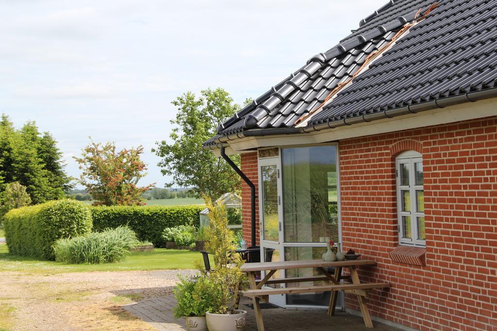 Skelgaard Ferielejlighed Lägenhet Jelling Rum bild
